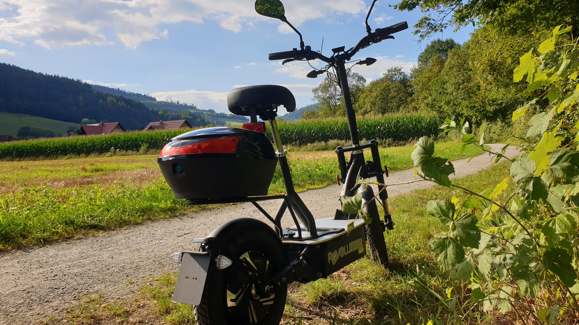 Eneway Forza Revoluzzer eScooter — Featured